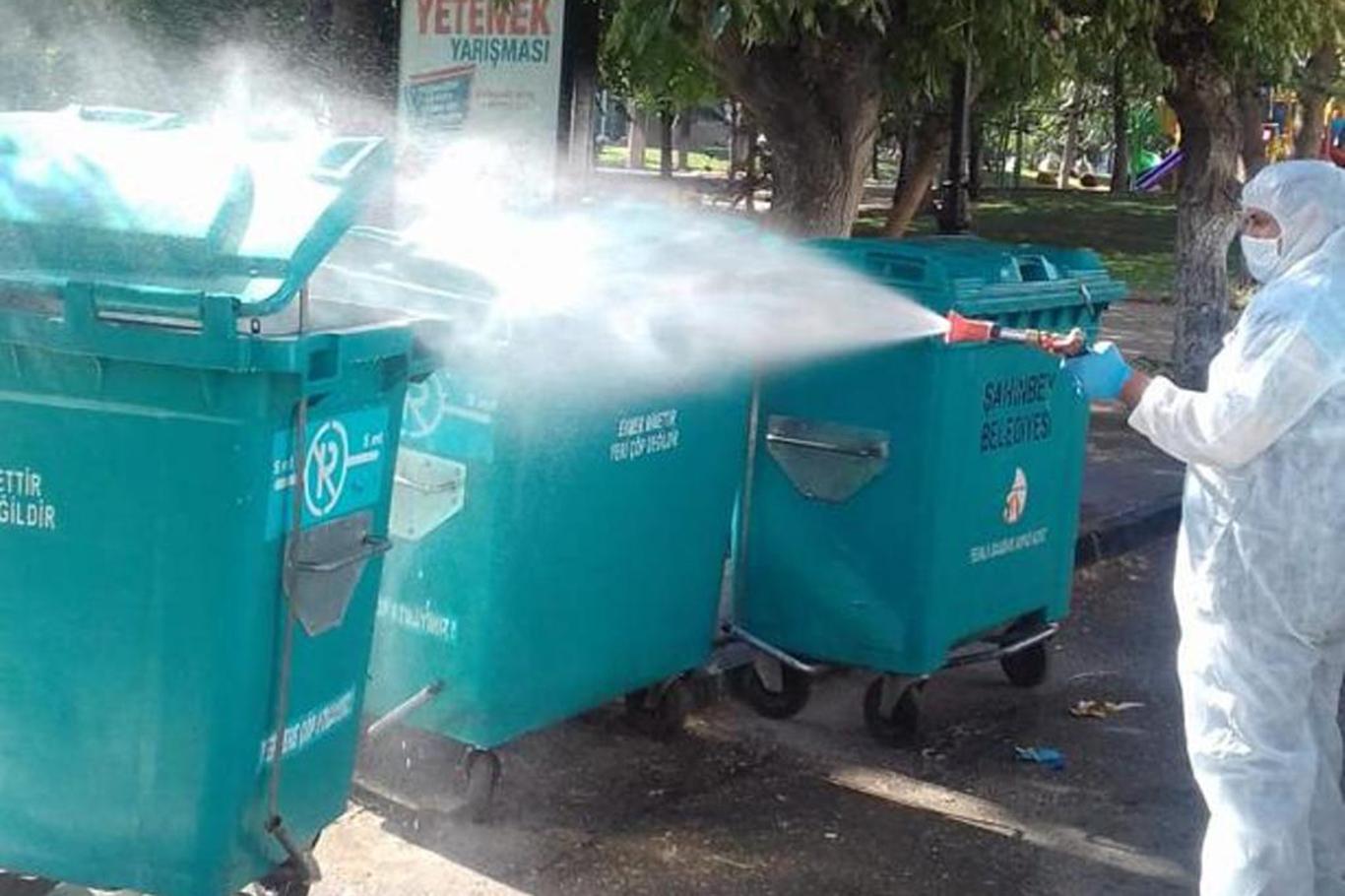 Şahinbey'de çöp konteynerleri dezenfekte edilerek temizleniyor