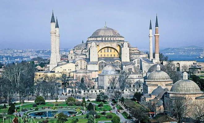 Ayasofya Camii ibadete açılmalı