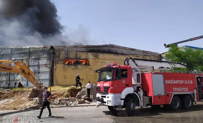 Gaziantep'te elyaf fabrikasında çıkan yangın kontrol altına alındı