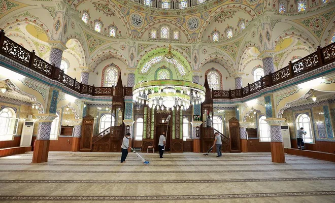 Gaziantep’te camiler periyodik olarak dezenfekte ediliyor