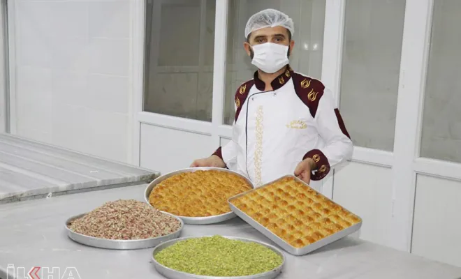 Antep fıstığındaki yüksek rekolte baklavacıların da yüzünü güldürüyor