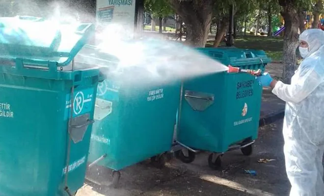 Şahinbey'de çöp konteynerleri dezenfekte edilerek temizleniyor