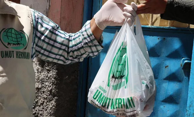 Umut Kervanı Gaziantep’te yüzlerce aileye kurban eti dağıttı