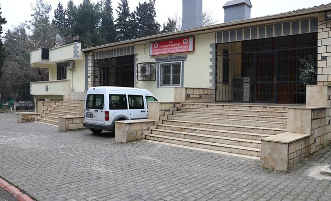 Demir fabrikasındaki patlamada yaralanan işçilerden biri hayatını kaybetti