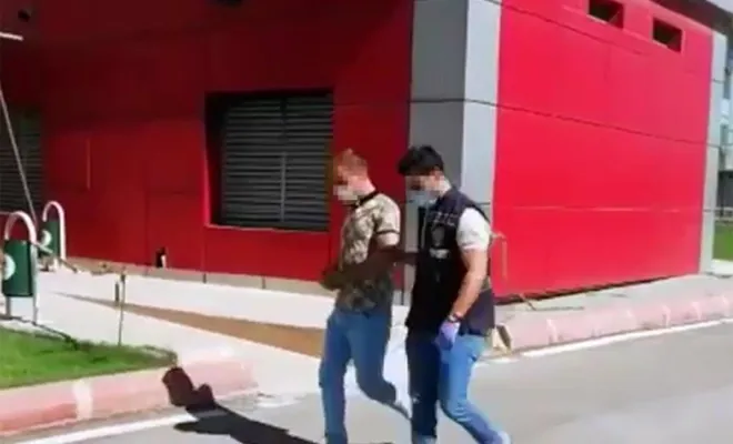 Yardım bahanesiyle ATM'den para çekenleri dolandıran şüpheli yakalandı