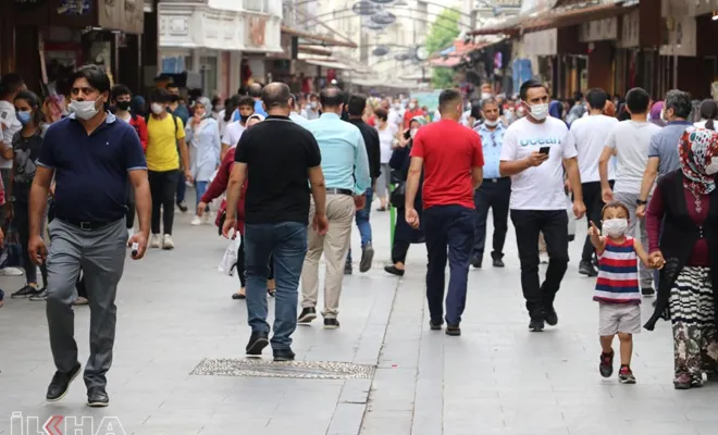 Covid-19 vakalarının arttığı Gaziantep’te kurallar dikkate alınmıyor 