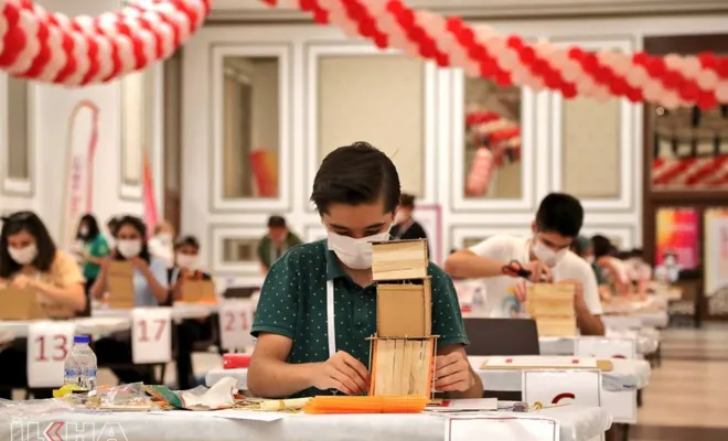 Gaziantep’te öğrenciler depreme dayanıklı bina yapmak için yarıştı