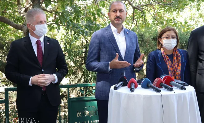 Adalet Bakanı Gül, kadın cinayetlerini "terör eylemi" olarak nitelendirdi