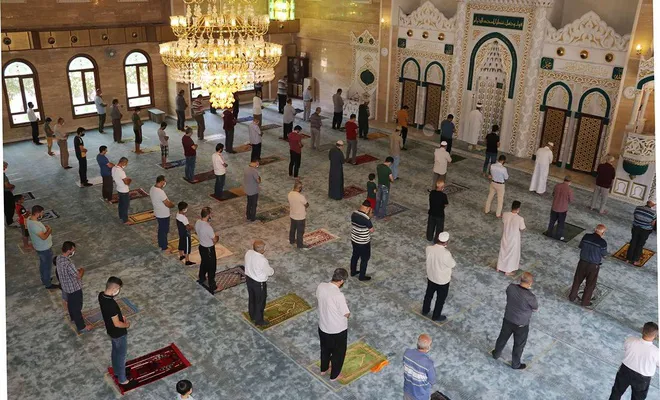 Covid-19 ile mücadelenin en iyi örneği camiler oldu