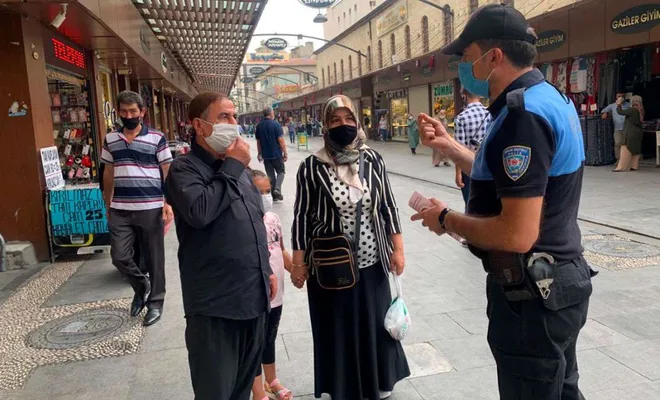 Covid-19 tedbirlerine uymayan bin 857 kişiye idari işlem uygulandı