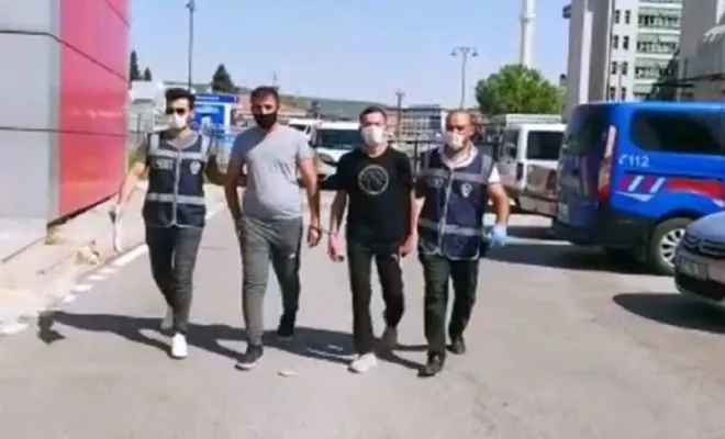 Otomobillerden hırsızlık yapan 2 şüpheli tutuklandı 