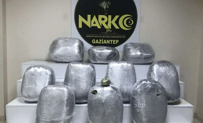 Gaziantep’te akaryakıt aracında 100 kilo 550 gram esrar ele geçirildi