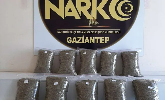 Valiz içerisinde sentetik uyuşturucu ele geçirildi