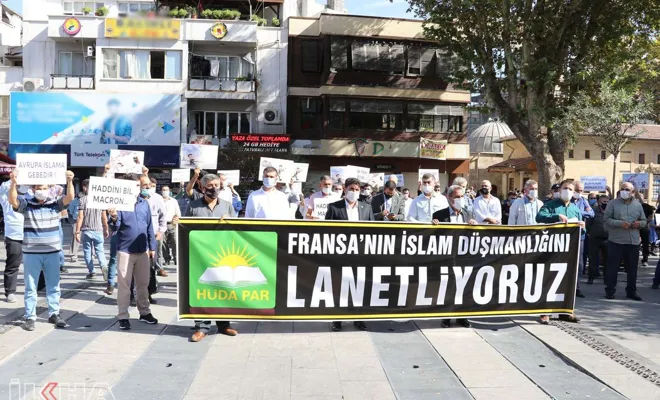 Fransa Cumhurbaşkanı Macron'un İslam düşmanlığına tepki 