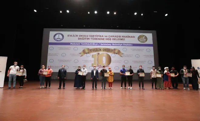 Evlilik Okulu’ndan mezun olanlara sertifikaları verildi