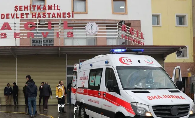 Şehir içi yolcu otobüsü devrildi: 14 yaralı