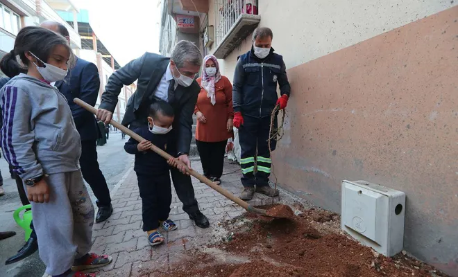 Gaziantep’te vatandaşlara ücretsiz fidan dağıtıldı