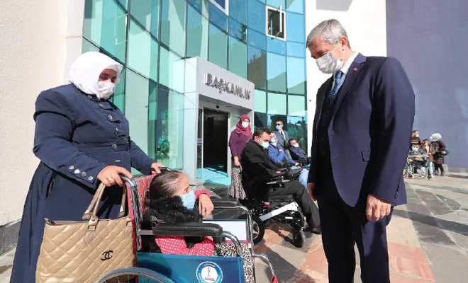 Gaziantep’te engellilere tekerlekli sandalye dağıtıldı