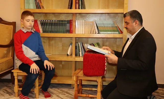 Kur'an aşığı Suriyeli çocuk 8 ayda hafız oldu