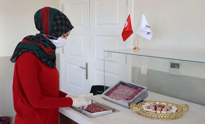 Mülteci olarak geldiği Türkiye’de lokum imalathanesi kurdu