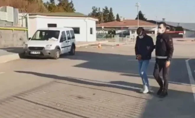 Yardım bahanesiyle ATM'den para çekenleri dolandıran şüpheli tutuklandı