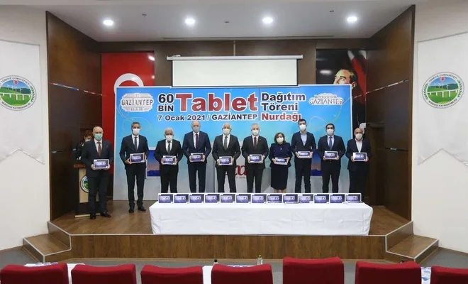 Öğrencilere ücretiz tablet dağıtımı sürüyor