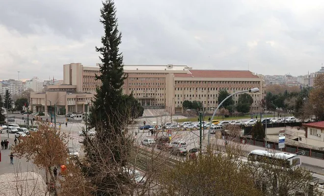 Valilik binası yıkılacaksa neden Cuma Camii’nin yeri değiştirildi?
