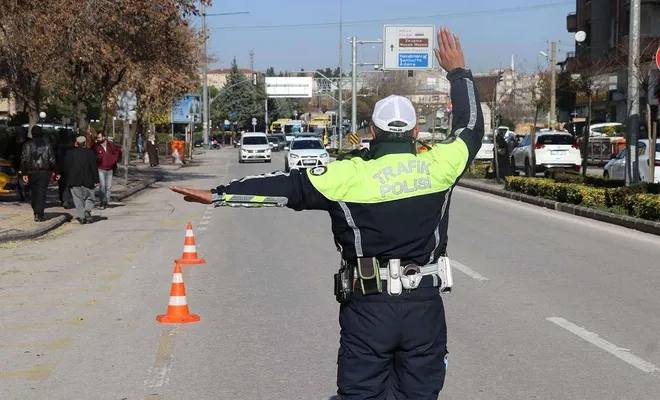 Kış lastiği takmayan sürücülere para cezası verildi