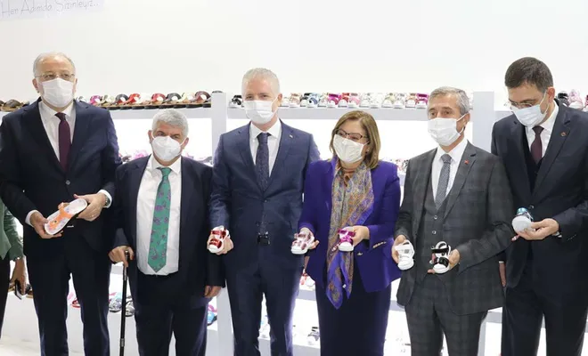 Covid-19 nedeniyle ertelenen ayakkabı fuarı kapılarını ziyaretçilerine açtı