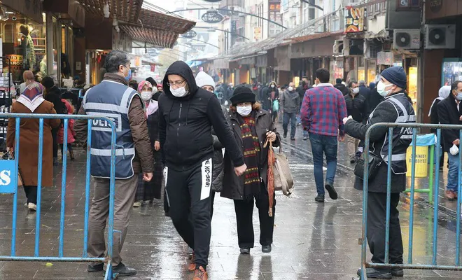 Covid-19 vakalarının arttığı Gaziantep’te tedbirler artırıldı