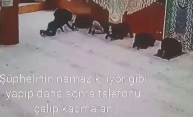 Camide namaz kılan kişinin cep telefonunu çalan şüpheli tutuklandı