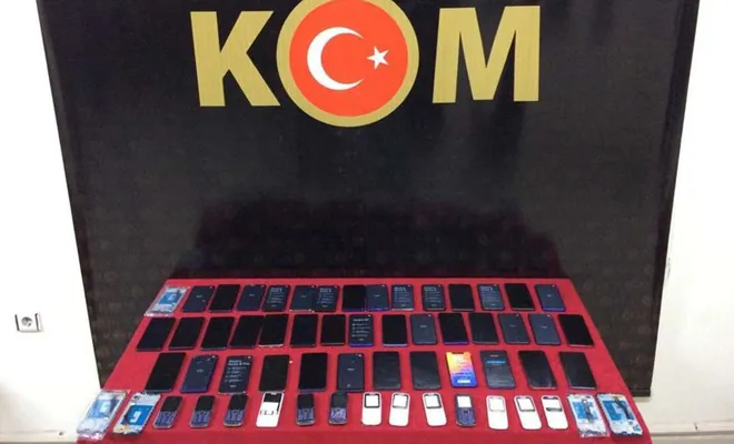 Gaziantep’te gümrük kaçağı akaryakıt ve cep telefonu ele geçirildi