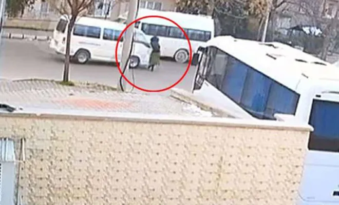 Yolun karşısına geçmeye çalışırken midibüsün çarptığı kadın öldü