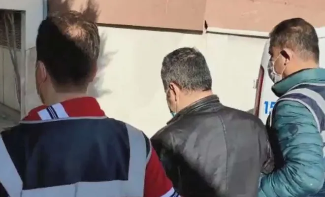 Döviz bürosundaki şahsı darbettikten sonra gasbetti