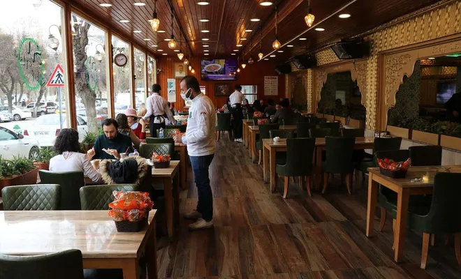 Lokanta ve restoranlarda normalleşme ve müşteri sevinci