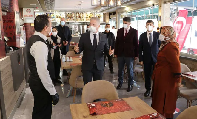 Esnafın Covid-19 kurallarına uyması Gaziantep Valisi Gül’ü memnun etti