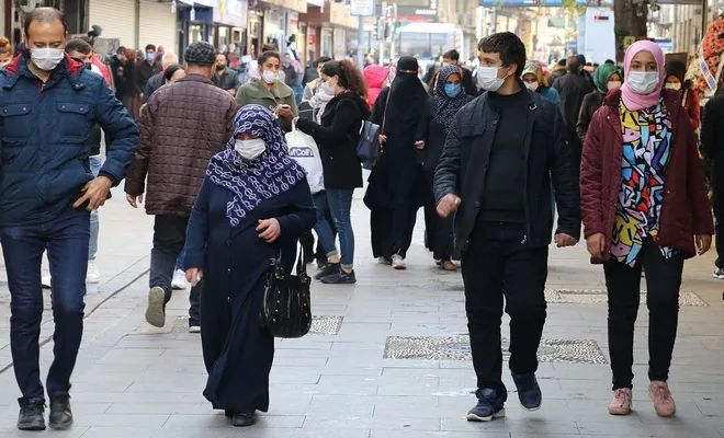 Kısıtlamaların gevşetildiği Gaziantep’te Covid-19 vakaları artıyor