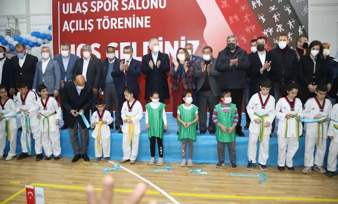 Ulaş Spor Salonu hizmete açıldı