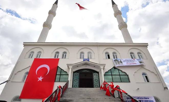 Esma’ül Hüsna Camii ibadete açıldı