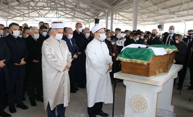 Bakan Gül’ün annesi son yolculuğuna uğurlandı
