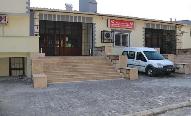 Taksi şoförü ormanlık alanda aracında ölü bulundu