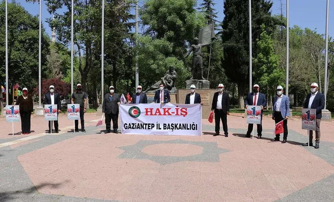 1 Mayıs Covid-19 nedeniyle 11 kişiyle kutlandı