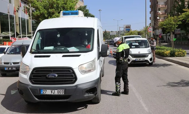 Sokağa çıkan 222 kişiye para cezası