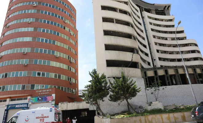 Hurda toplarken düşen kişi ağır yaralandı