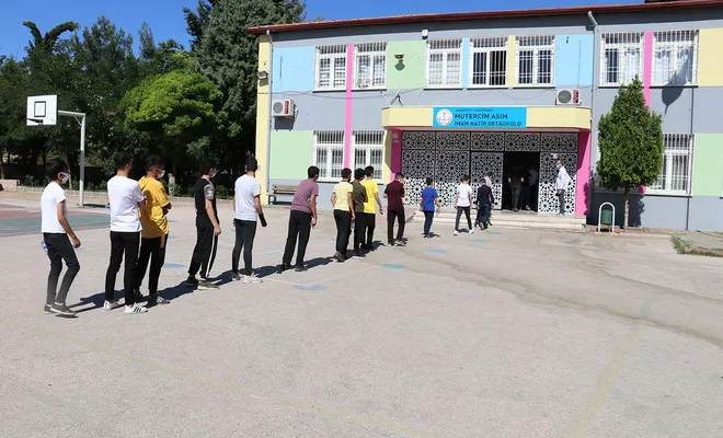 Covid-19 salgını gölgesinde LGS heyecanı