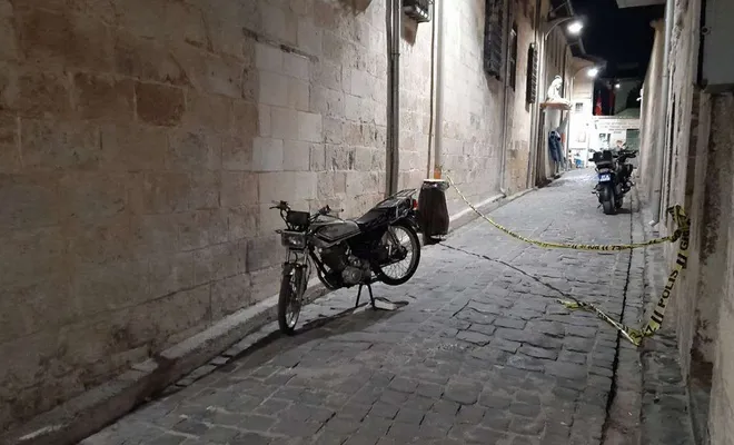 Polisten kaçarken ateş açtılar; Biri polis 5 yaralı