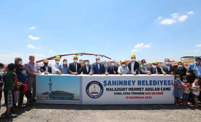 Gaziantep’te yeni yapılacak caminin temeli dualarla atıldı
