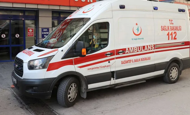 Silahlı kavgada baba ile oğlu yaralandı