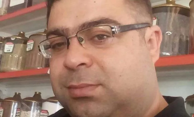 İntihardan vazgeçirmeye çalıştığı şahıs tarafından öldürüldü