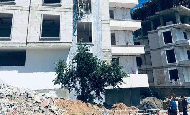 İnşaat iskelesinden düşen 2 işçi vefat etti 2 işçi yaralandı 